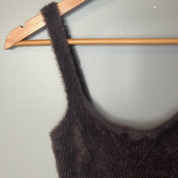 NWT EXPRESS Fuzzy Cropped Tank - Picture 4 of 11